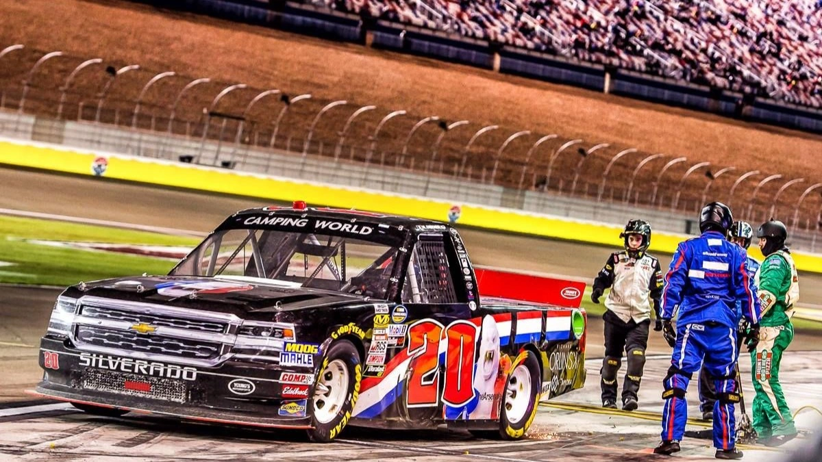 Lire la suite à propos de l’article Un pilote de NASCAR en pole position